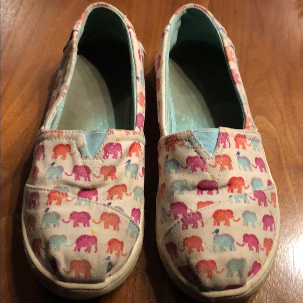 Adorable elephant Toms perfect for elephant fans!